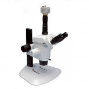 Precyzyjny mikroskop trójokularowy z zoomem stereo (IV) na statywie 